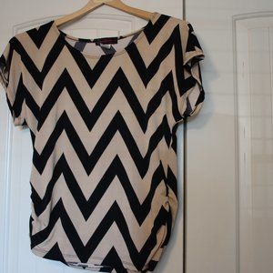 Annabelle Dolman Short Sleeve Top w/ Chevron Stripes Sz M